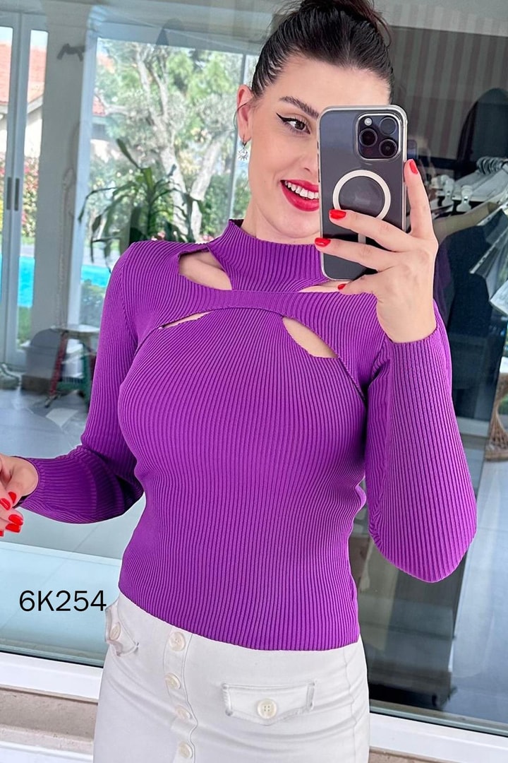 Yaka Kenarı Açık Triko Body