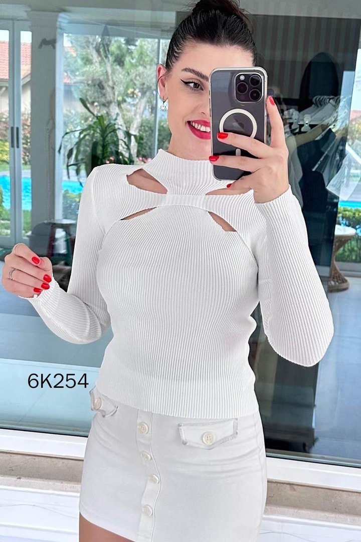 Yaka Kenarı Açık Triko Body