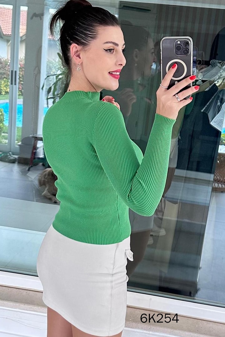 Yaka Kenarı Açık Triko Body