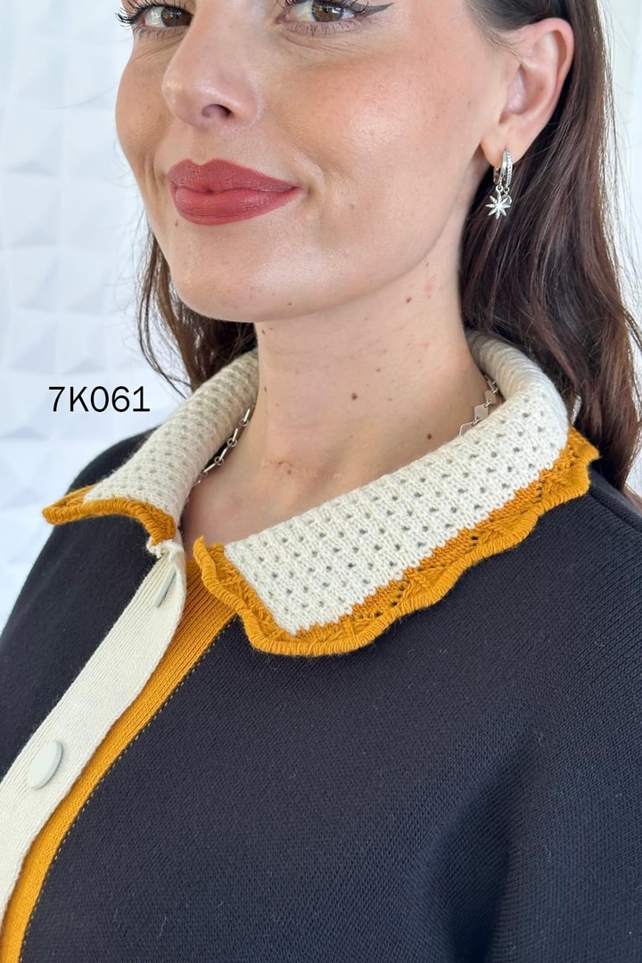 Yakası Ajurlu Çıtçıt Düğmeli Triko Hırka