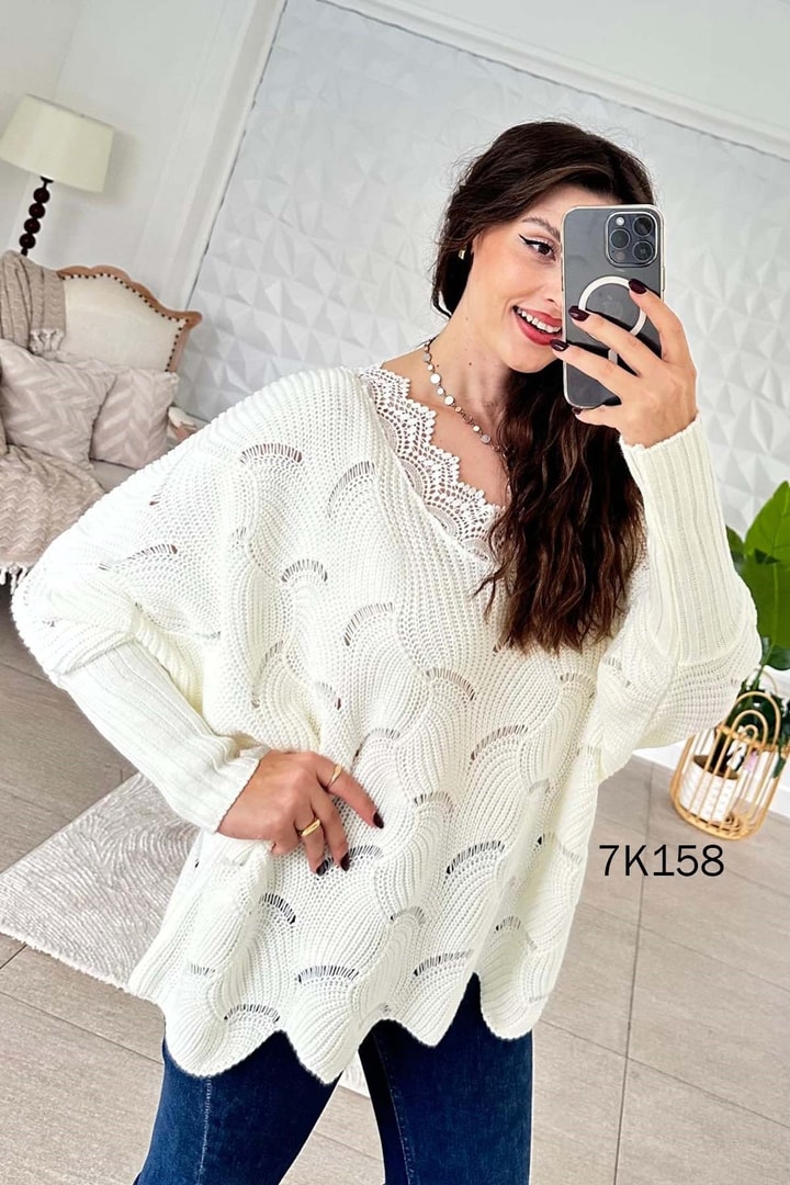 Yakası Güpürlü Triko Bluz