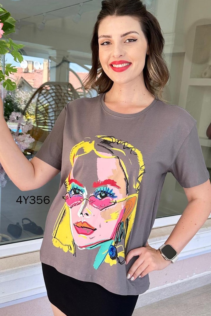 Yüz Baskılı Pul İşlemeli Tshirt