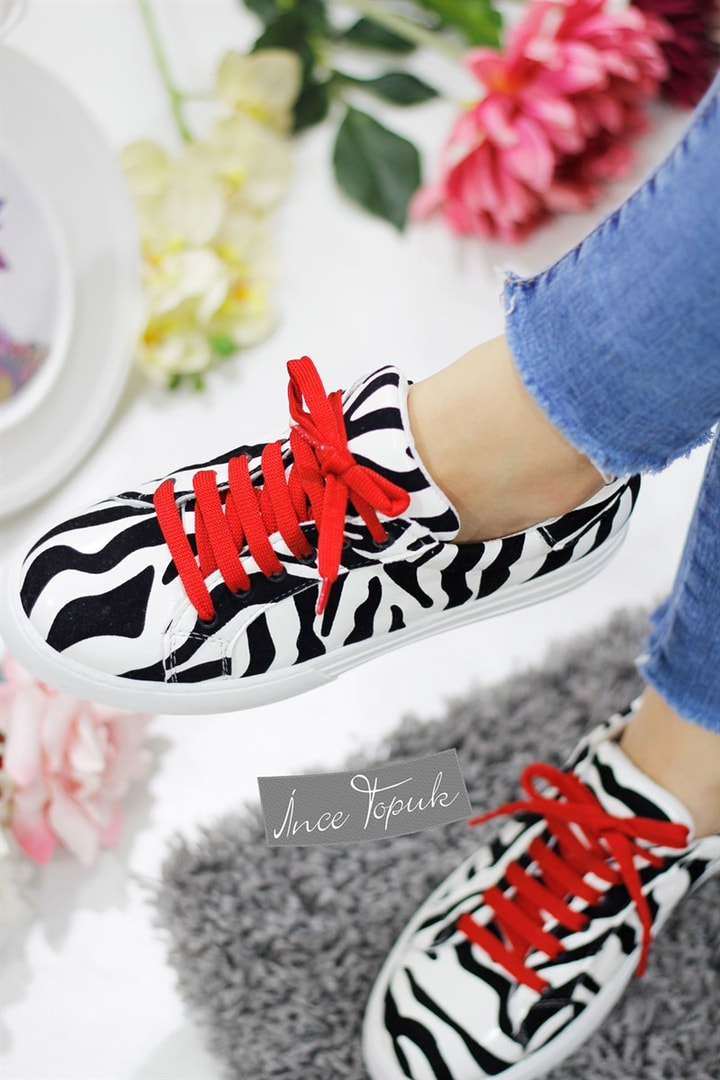 Zebra Desenli Spor Ayakkabı
