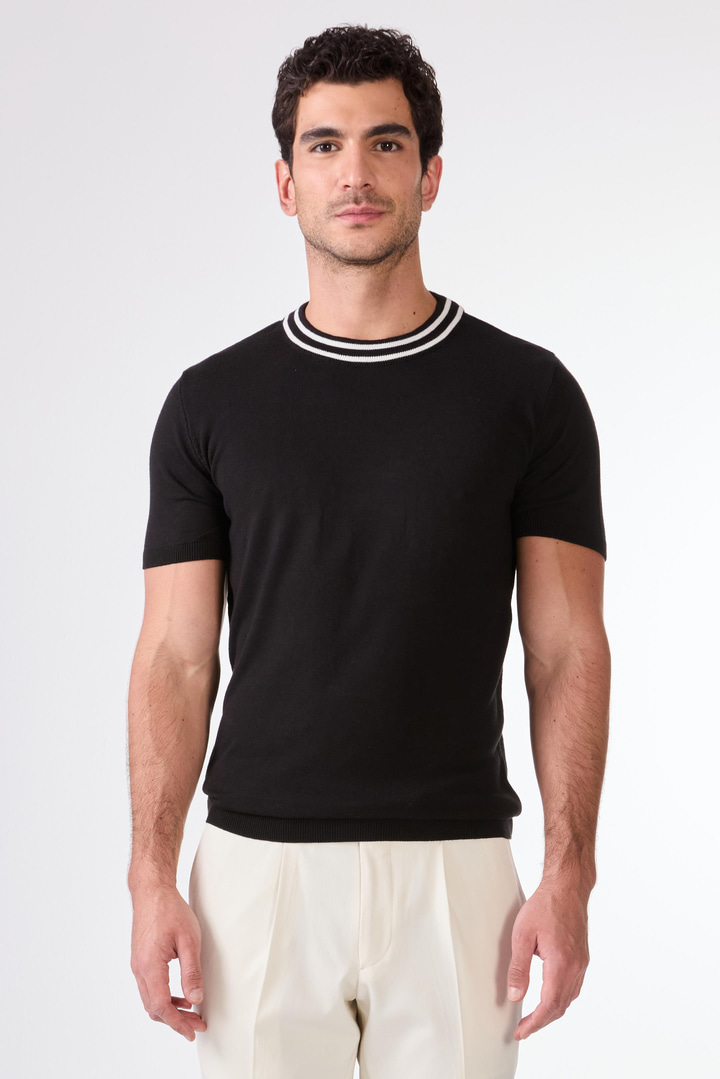 Siyah O Yaka Düz Renk Kısa Kollu Slim Fit Triko Tshirt