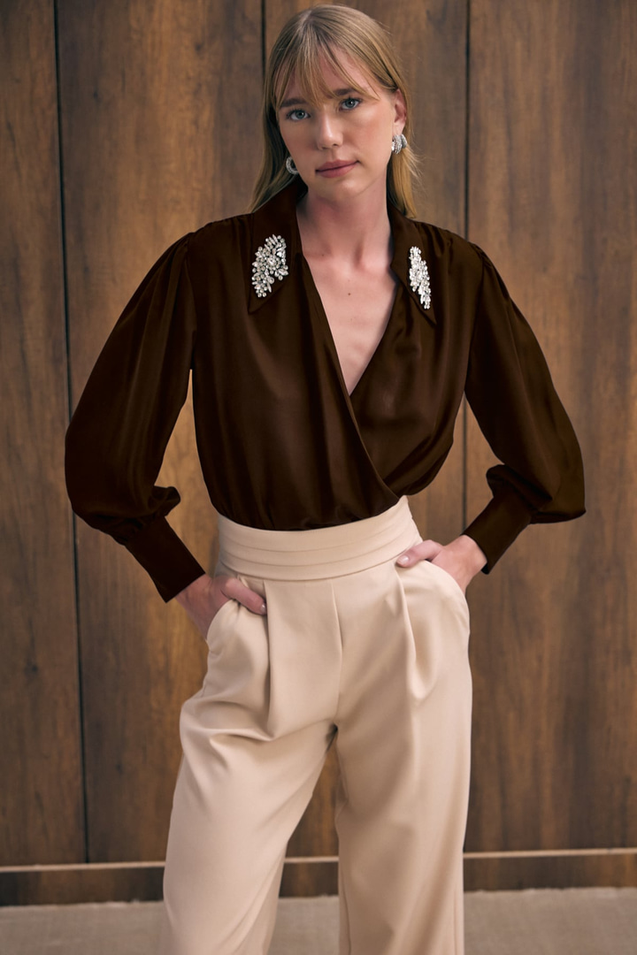 Aksesuar Detaylı Bodysuit Bluz - Kahve