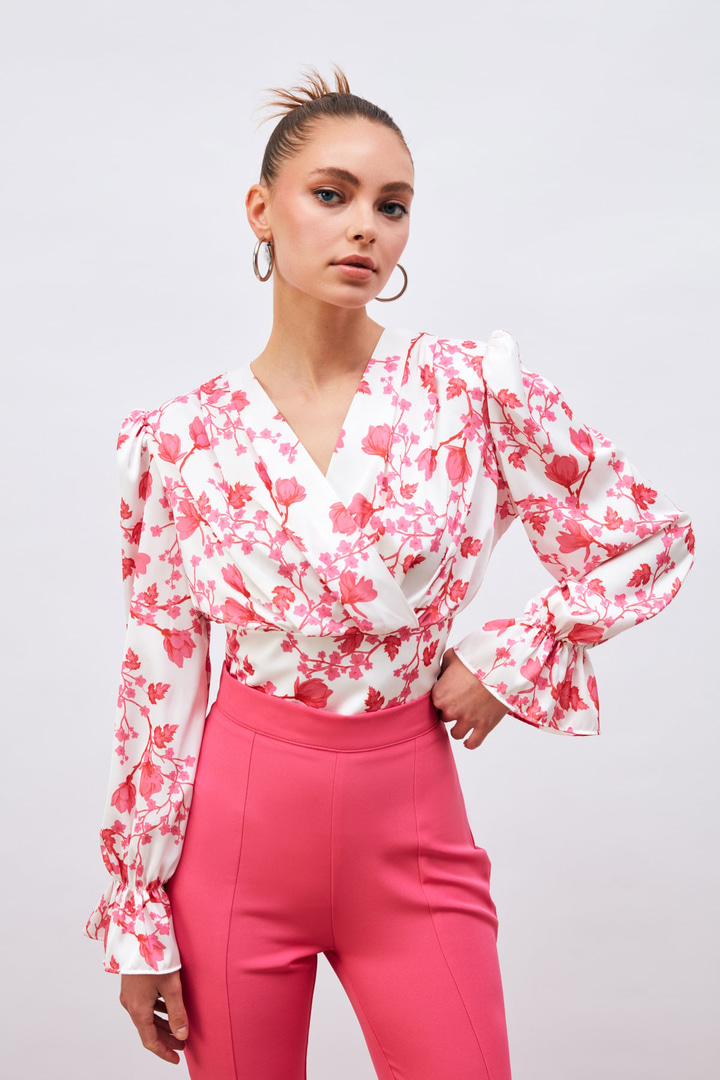 Volanlı Kol Detaylı Saten Bluz - FUŞYA