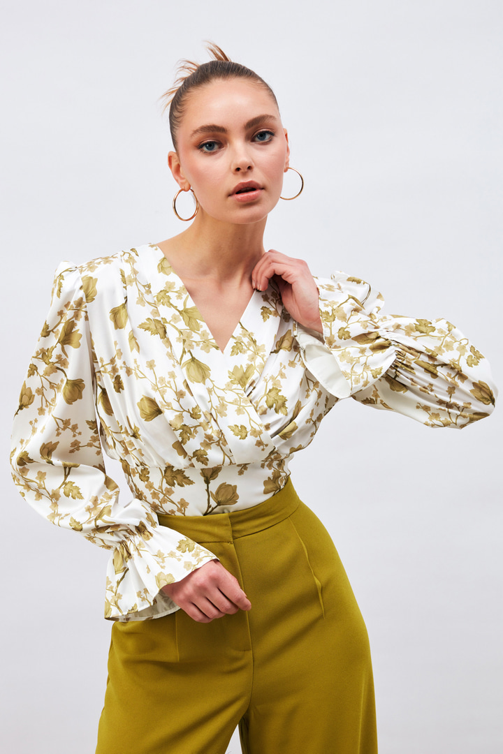 Volanlı Kol Detaylı Saten Bluz - HAKİ