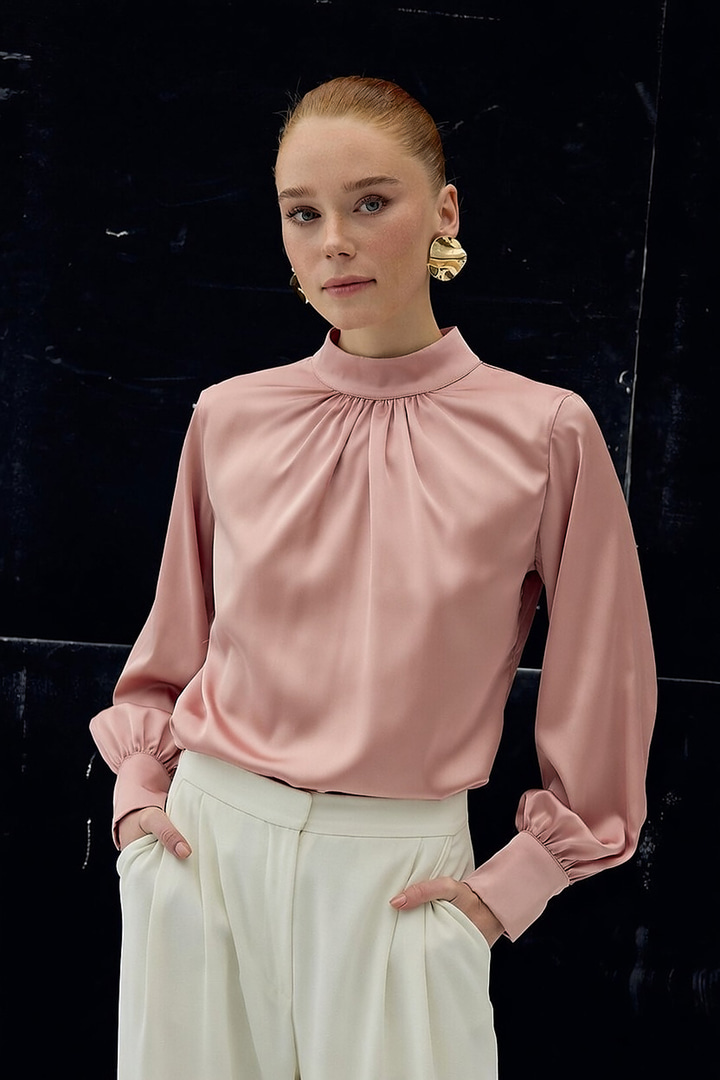 Yaka Detaylı Saten Bluz - Pembe