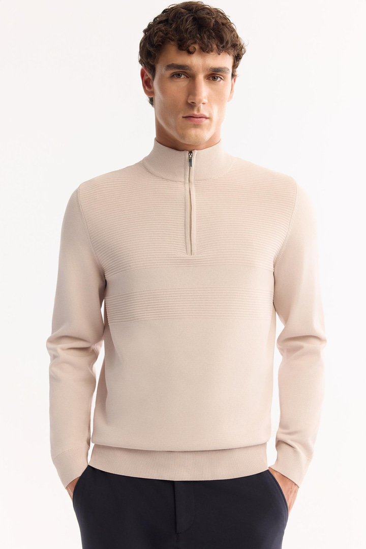 Bej Dik Yaka Fermuarlı Rayon Tüylenmeyen Triko Kazak