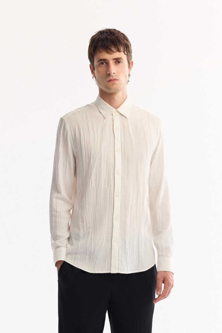 Beyaz Düğmeli Yaka Pamuklu Soft Touch Dokulu Gömlek