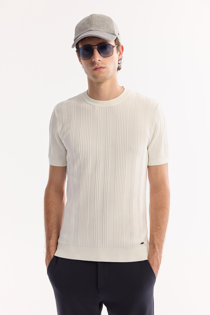 Ekru Bisiklet Yaka Çizgili Triko T-Shirt