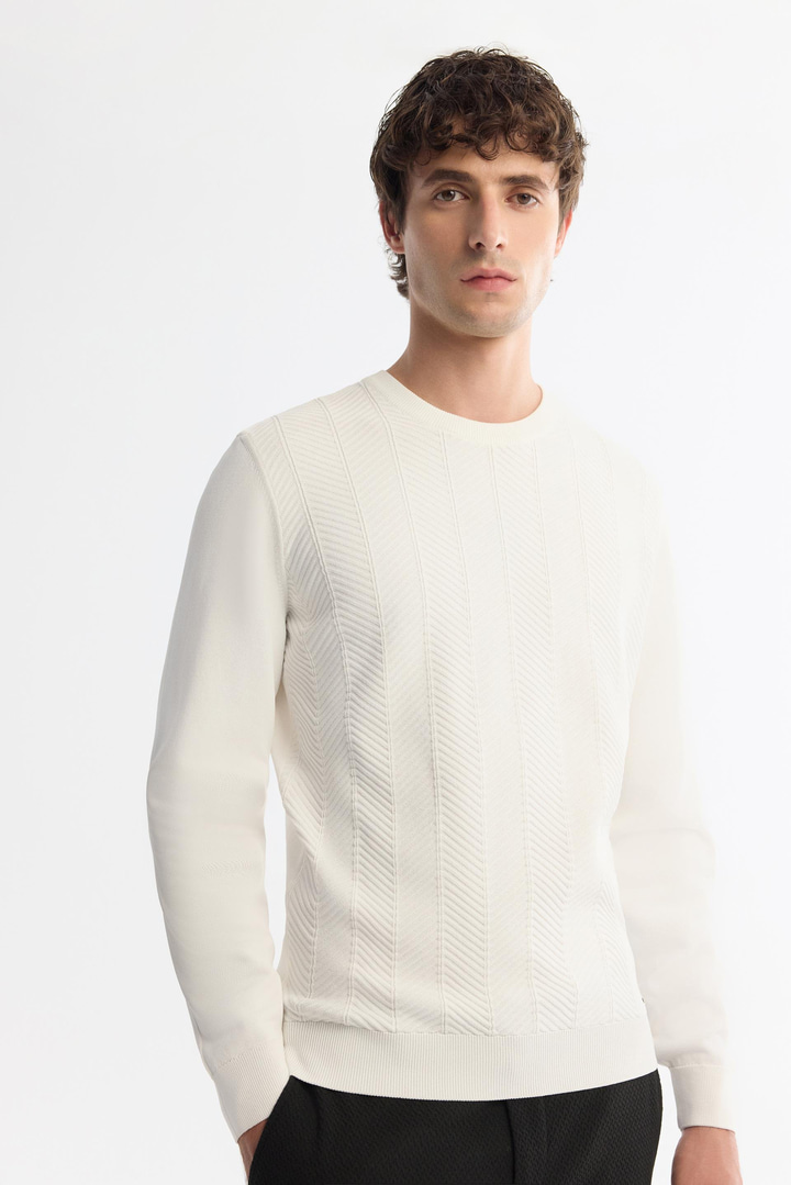 Ekru Bisiklet Yaka Jakarlı Rayon Tüylenmeyen Triko Kazak