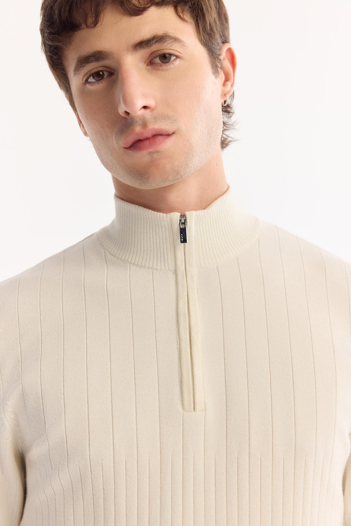 Ekru Dik Yaka Fermuarlı Soft Touch Çizgili Triko Kazak