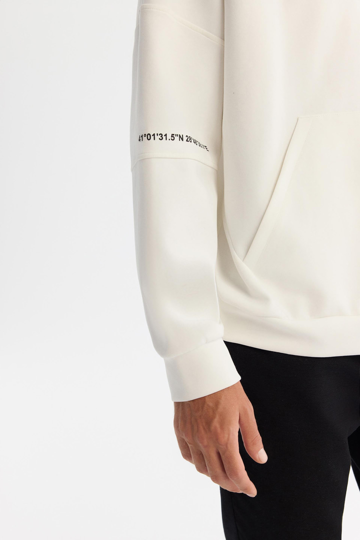 Ekru Kapüşonlu Pamuklu Baskılı Elastan Sweatshirt