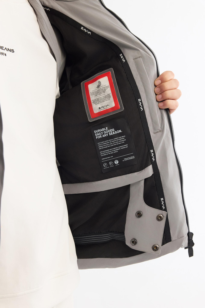 Gri Çıkma Kapüşonlu %100 Kaz Tüyü Su İtici Rüzgar Geçirmez  Parlak Şişme Kayak Montu