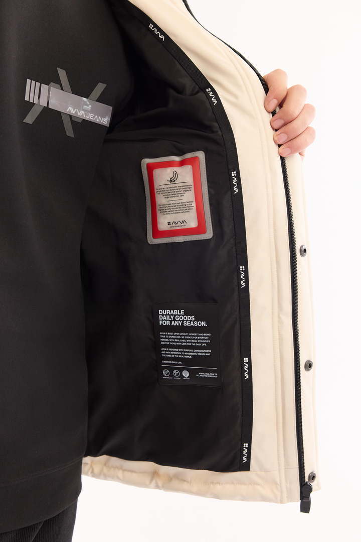 Kırık Beyaz Kapüşonlu %100 Kaz Tüyü Su İtici Rüzgar Geçirmez -10 Dereceye Dayanıklı Şişme Mont