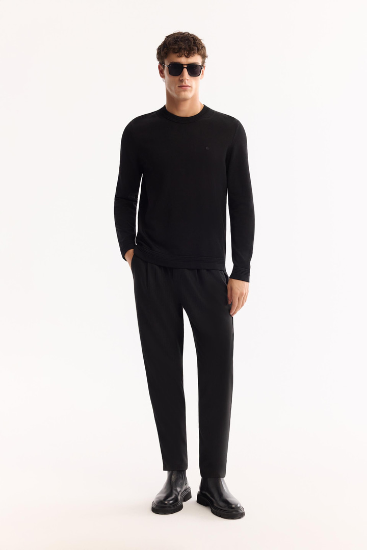 Siyah Bisiklet Yaka Rayon Tüylenmeyen Triko Kazak