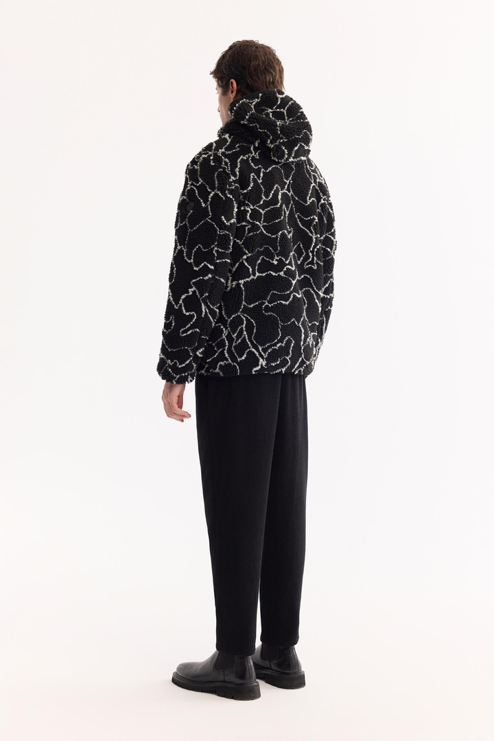 Siyah Kapüşonlu Çift Taraflı Rüzgar Geçirmez Peluş Mont