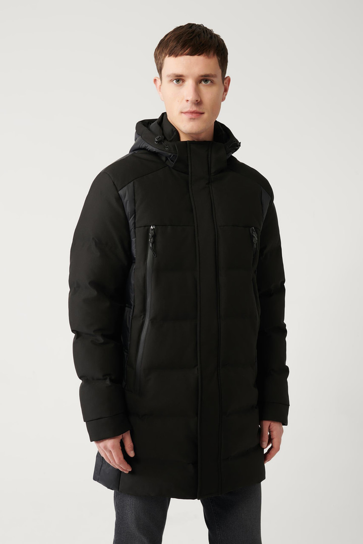 Siyah Çıkma Kapüşonlu Kaz Tüyü Dolgulu Su İtici Kumaşlı Mont 