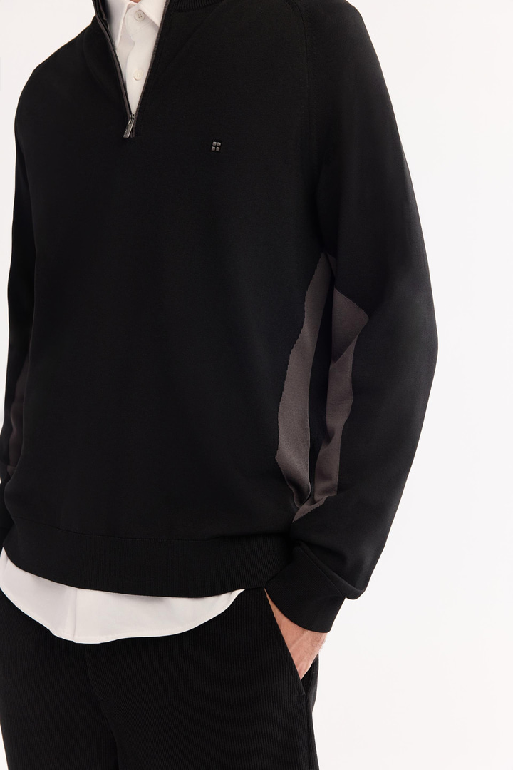 Siyah Dik Yaka Fermuarlı Rayon Tüylenmeyen Triko Kazak