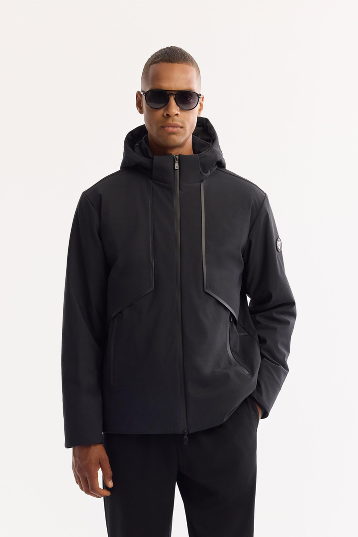 Siyah Kapüşonlu Su İtici Rüzgar Geçirmez Hafif Mevsimlik Mont