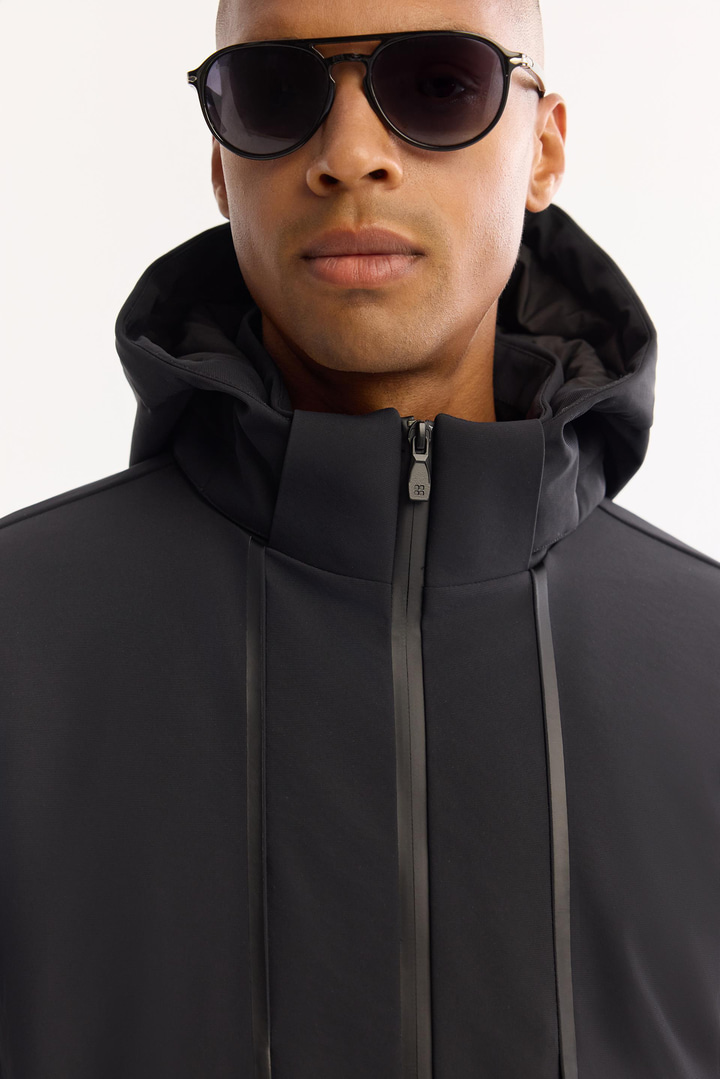 Siyah Kapüşonlu Su İtici Rüzgar Geçirmez Hafif Mevsimlik Mont