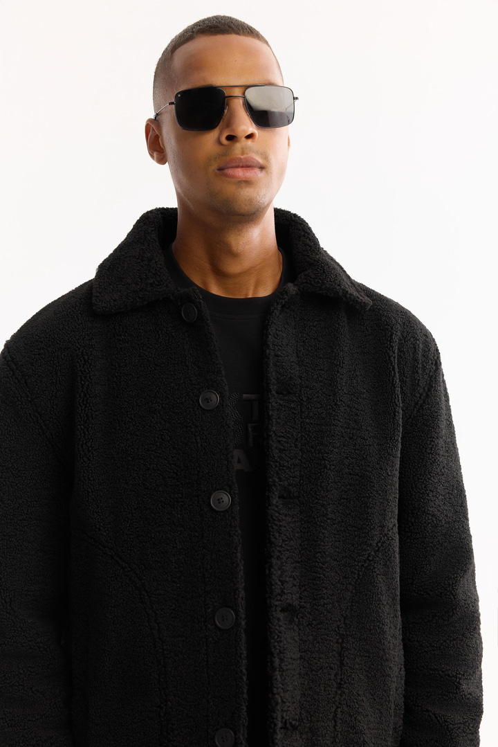 Siyah Klasik Yaka Rüzgar Geçirmez -4 Dereceye Dayanıklı Peluş Mont