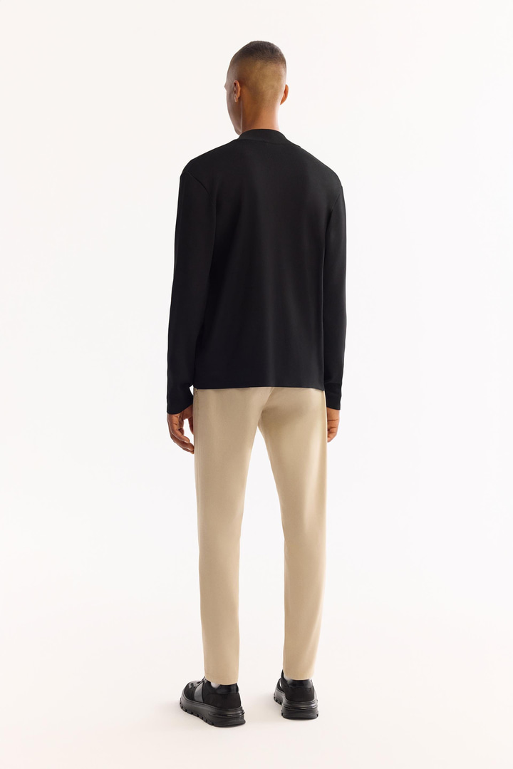 Siyah Dik Yaka Fermuarlı Rayon Tüylenmeyen Triko Hırka