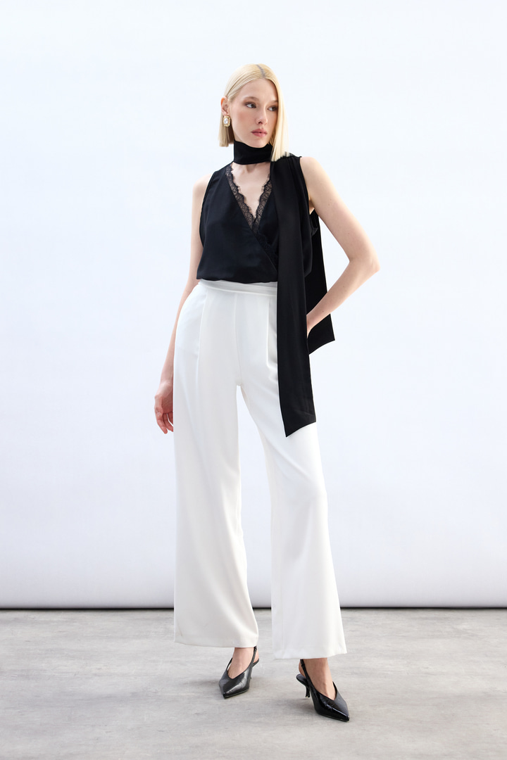 Dantel Detaylı Bodysuit Bluz - Siyah