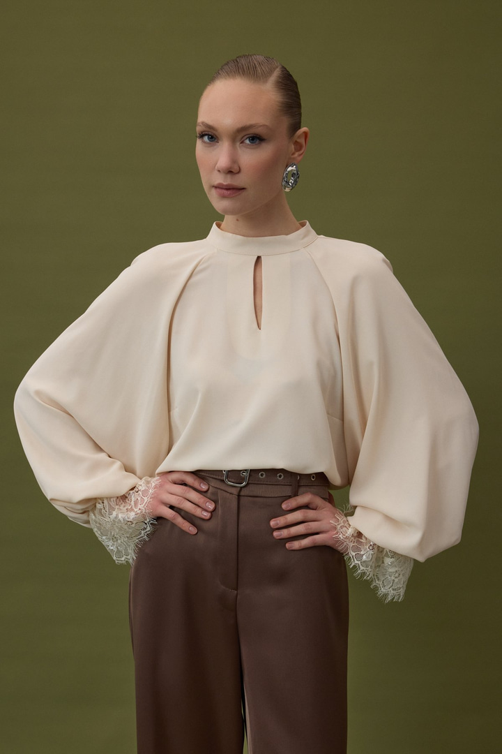 Dantel Detaylı Uzun Kollu Bluz - Bej