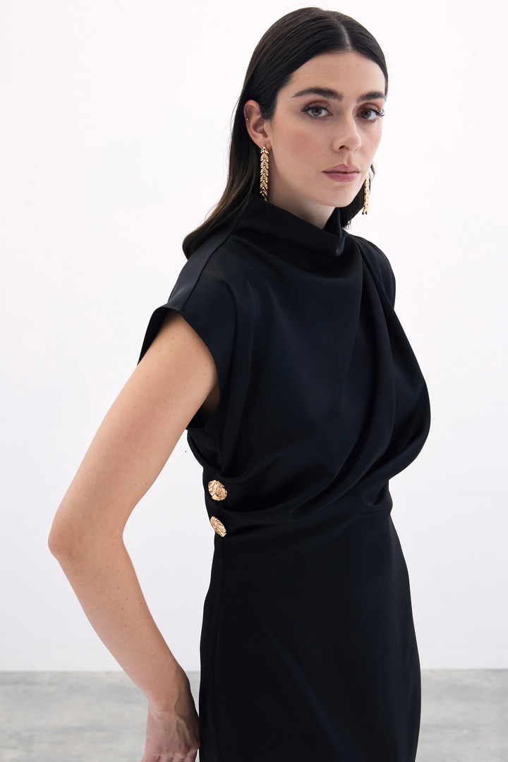 Düğme Detaylı Uzun Elbise - Siyah