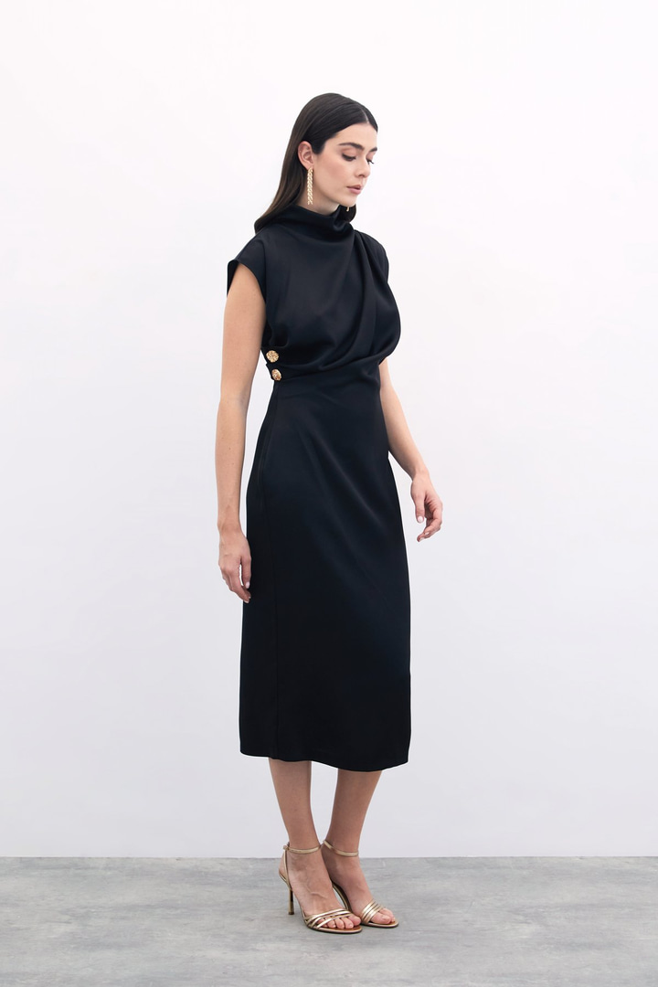 Düğme Detaylı Uzun Elbise - Siyah