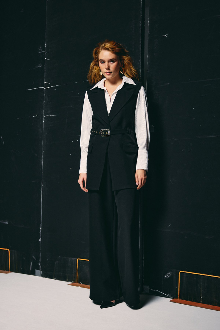 Kemer Detaylı Yelek - Siyah