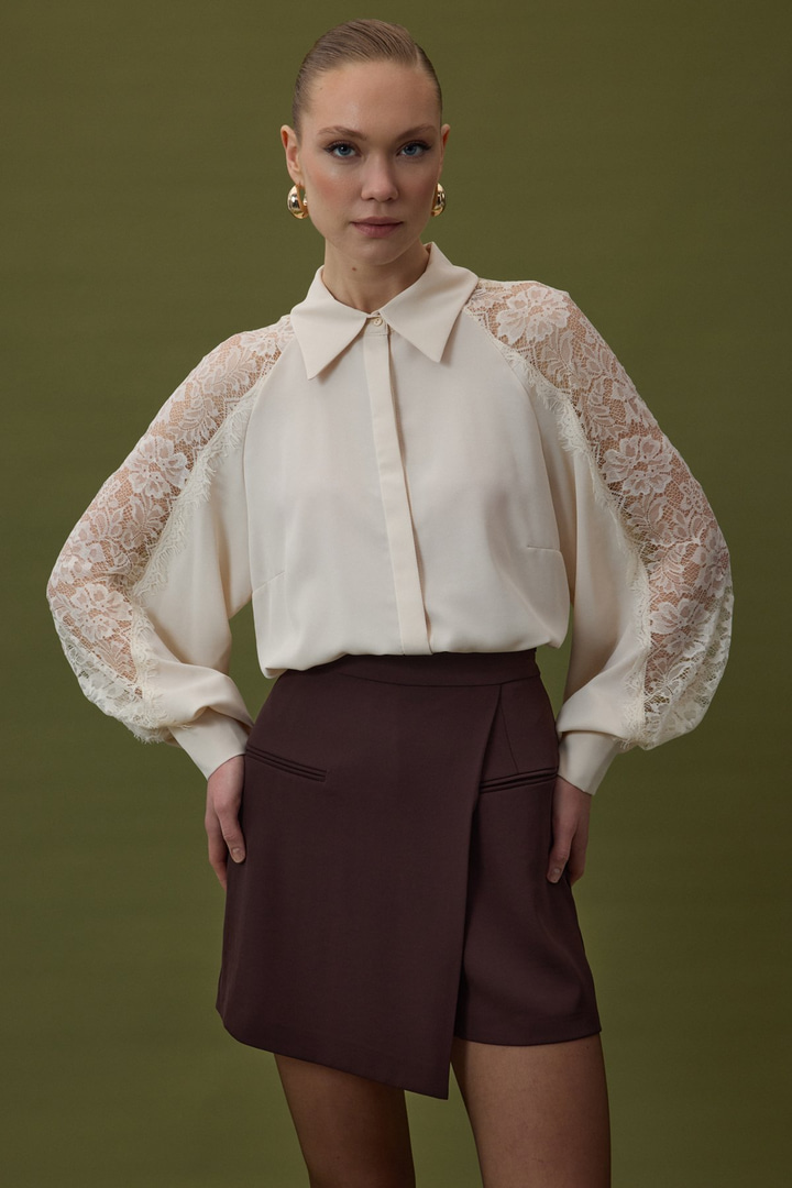 Kolları Dantel Detaylı Gömlek - Bej