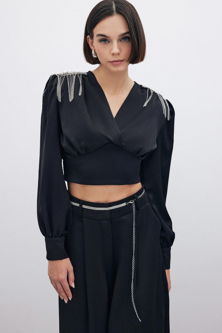 Omuz Aksesuarlı Kısa Bluz - Siyah