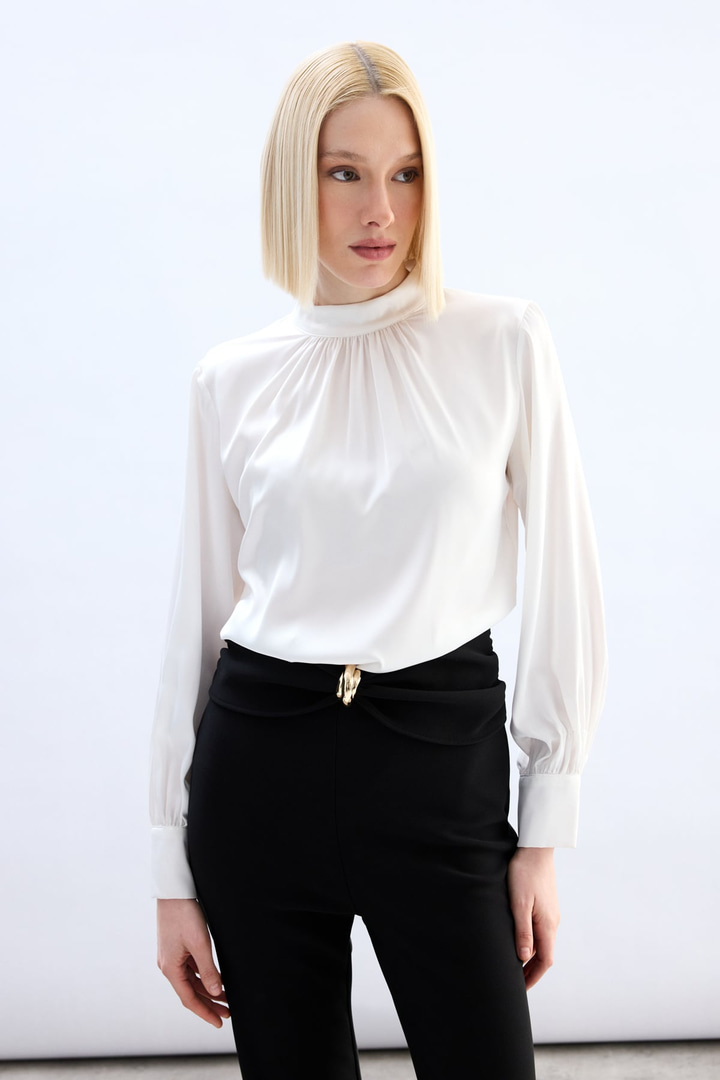 Yaka Detaylı Saten Bluz - Ekru