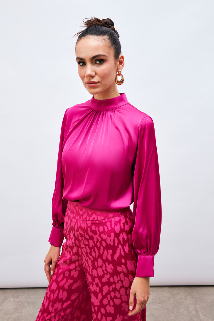 Yaka Detaylı Saten Bluz - Fuşya