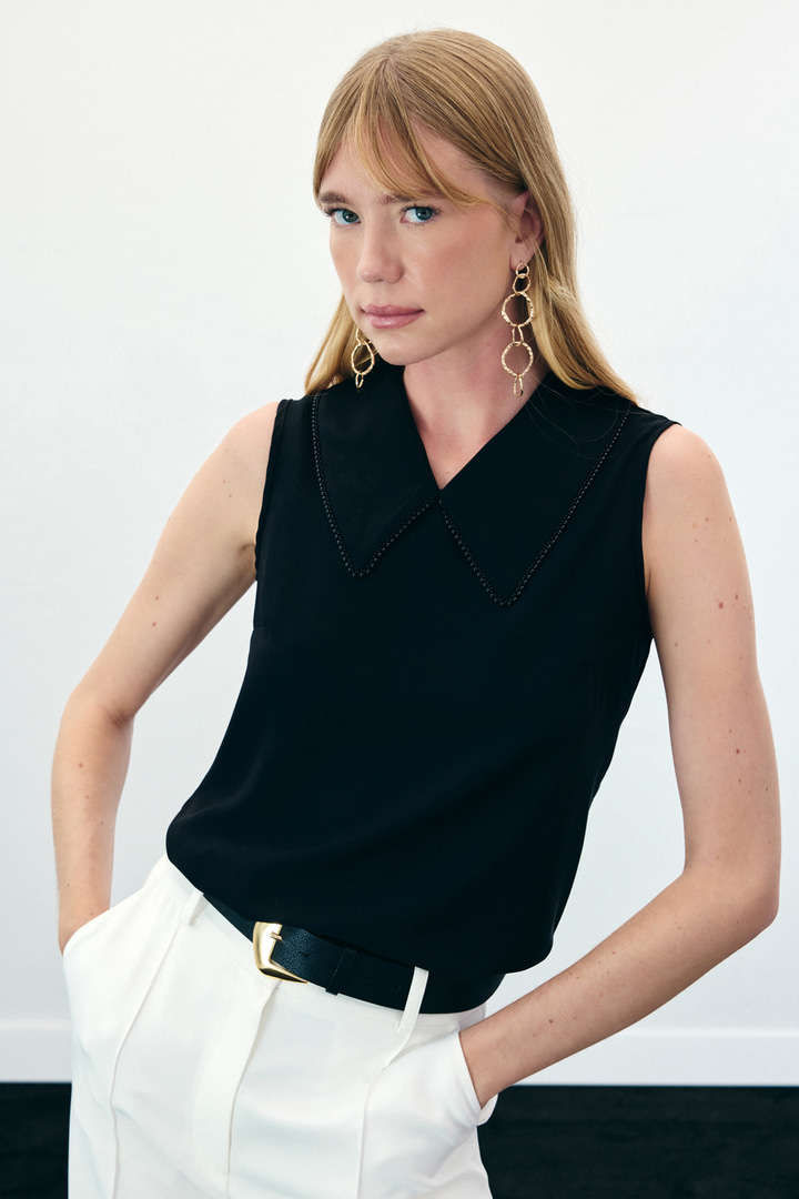 Yaka İncili Kolsuz Bluz - Siyah