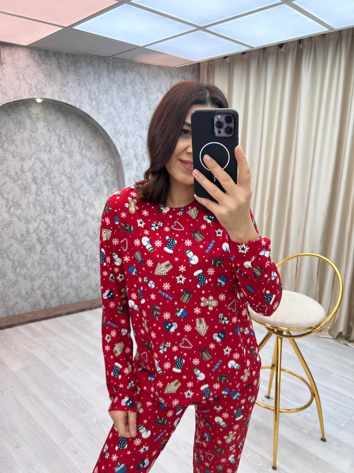 Bisiklet Yaka Yılbaşı Figürlü Pijama Takımı Kırmızı