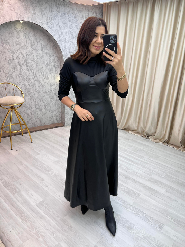 Kalp Yaka Deri Elbise