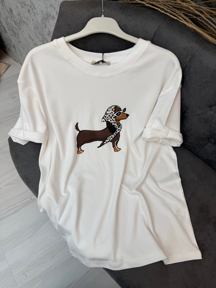 Leopar Fularlı Köpek Baskılı Tişört Beyaz