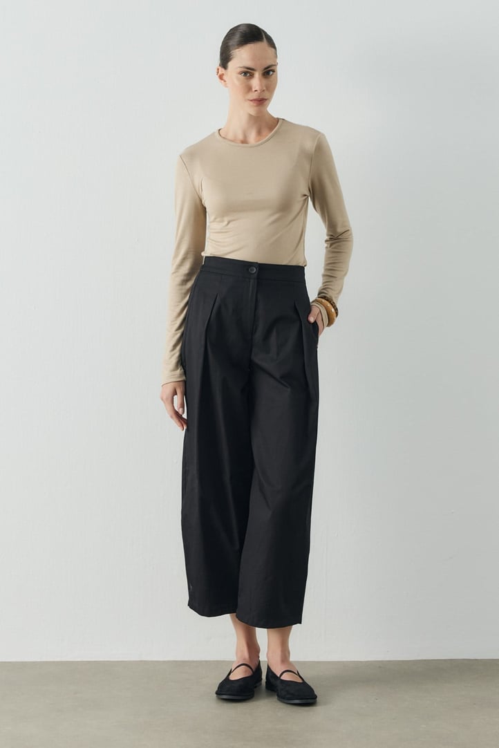 Siyah Pile Detaylı Crop Boy Gabardin Pantolon