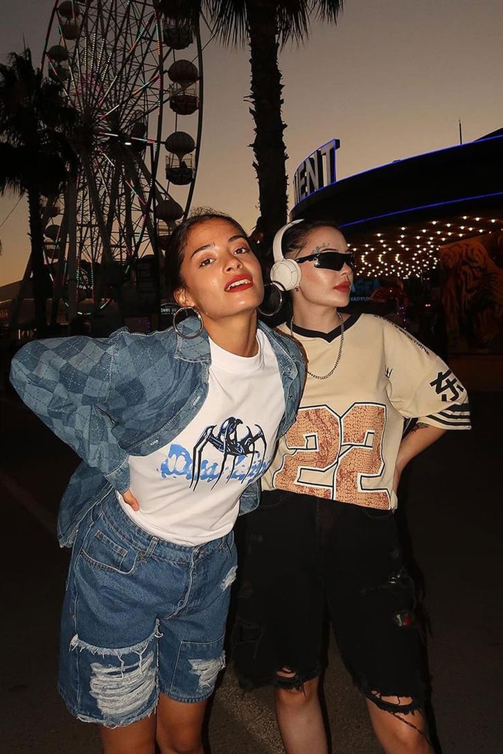 22 Baskılı Krem Oversize Tişört