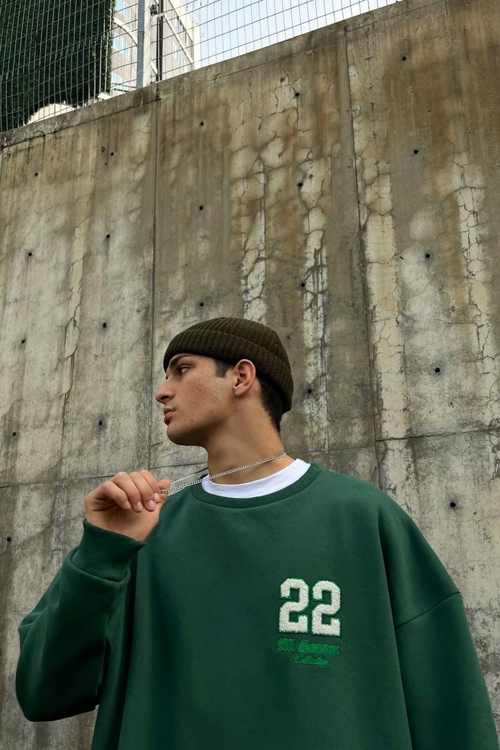 22 Nakışlı Yeşil Oversize Sweatshirt