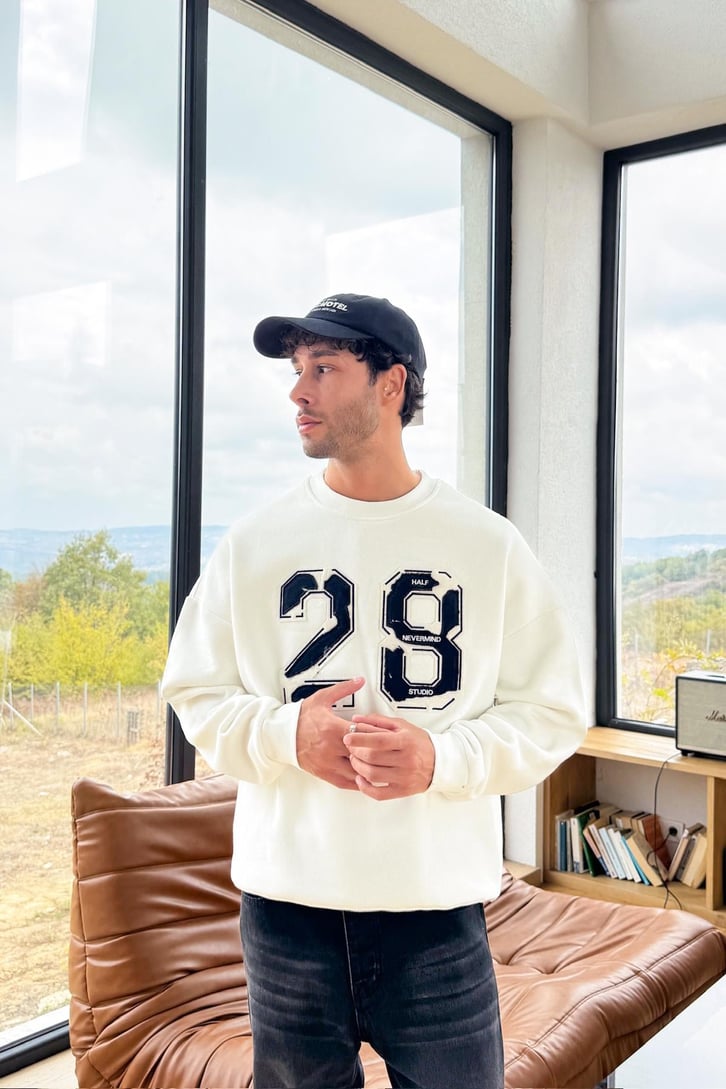 28 Nakışlı Sweatshirt