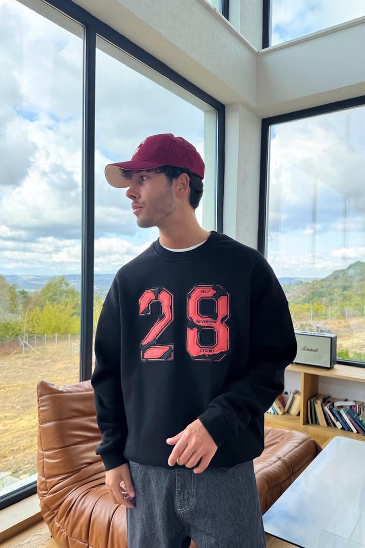 28 Nakışlı Sweatshirt