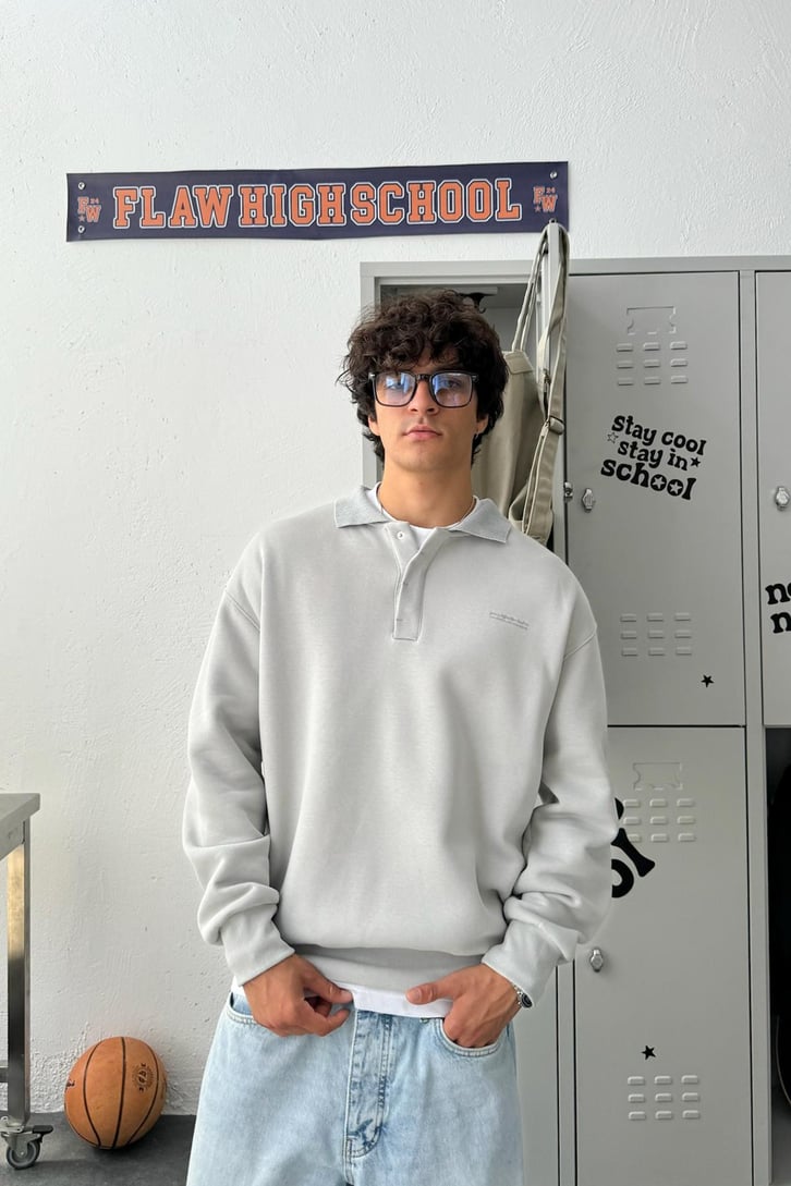 3D Minimal Baskılı Çıtçıt Yaka Oversize Sweatshirt