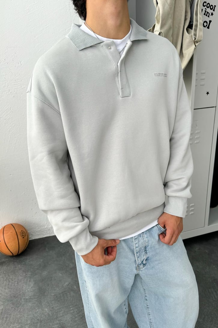 3D Minimal Baskılı Çıtçıt Yaka Oversize Sweatshirt
