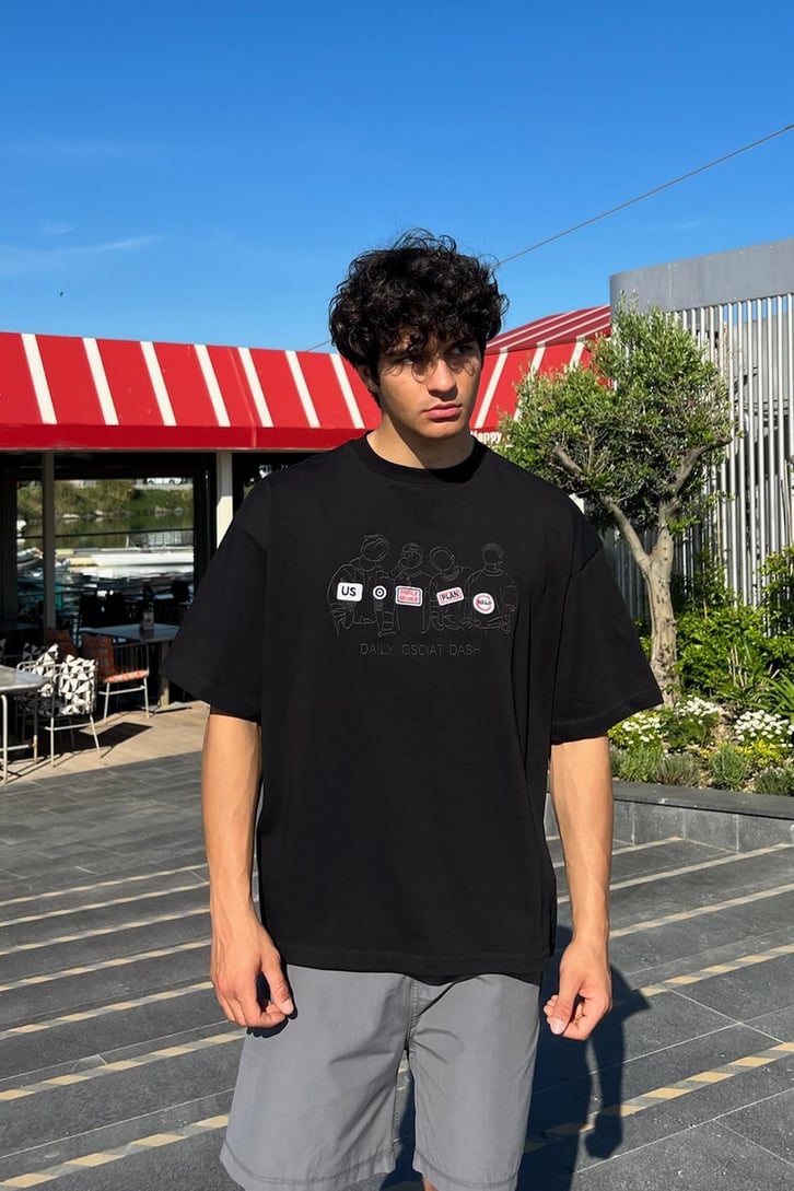 4 Silhouette Nakışlı Oversize Tişört