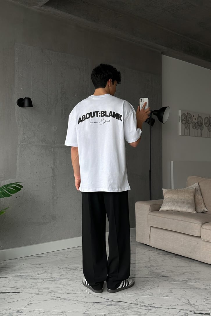 About Baskılı Beyaz Oversize Tişört